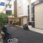 Tòa nhà văn phòng 600m2 ngay ngã tư nguyễn văn trỗi & hoàng văn thụ