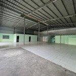 Cho thuê nhà xưởng 640m2 với giá 32tr tại hà huy giáp p thạnh xuân q12 xe 15 tấn chui lọt kho