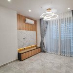 Thuê căn hộ midtown the peak m8 3 phòng ngủgiá siêu rẻ 1800$ view hồ bơi