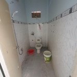 Cho thuê phòng trọ 84 m2 (full 1 tầng), 1 wc, phòng ngủ rộng 20 m2, bếp 16 m2, sân vườn 48 m2