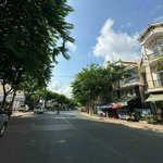 Hàng ngộp nặng mặt tiền đường huỳnh văn luỹ phường quang vinh