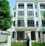 Bán căn biệt thự song lập vinhomes view hai mặt, công viên nội khu siêu đep, giá rẻ liên hệ: 0973.969.059