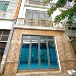 Cho thuê nhà 2 lầu đường trần nam phú- lộ ngân hàng giá 11tr/tháng