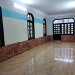 Cần cho thuê nhà la thành đống đa dt 45m x5tầng 1hầm có thang máy thông sàn kd mọi mô hình giá 29tr