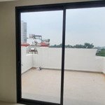 Cho thuê nhà mới xây, 34m2 x 4,5 tầng, gần chân cầu đông trù, đường nam đuống, thoáng, view đê đẹp