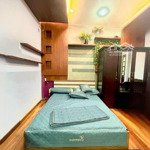 6/6 trống !phòng rộng rãi 40m2 cửa sổ xa bếp , full nội thất , máy giặt riêng , phòng tắm vách ngăn