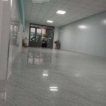 Nhà mới kênh tân hóa. dt 200m2. đường oto