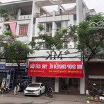 Cho thuê nguyên căn mt: 8m dt: 210m2 nhà 2 tầng phố lê lợi thông sàn.