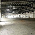 Kho xưởng đẹp mới(1800m2)mt ql1a,trần hơn 10m,sân rộng