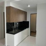 Cho thuê căn hộ mới hoàn thiện nội thất cơ bản 2 phòng ngủ 2 vệ sinh60m2 sử dụng, tặng 1 năm phí ql - 0901370907