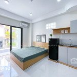 Studio đầy đủ nội thất có ban công