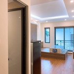 Cho thuê phòng full đồ cao cấp tại hoàng quốc việt, dt 30m2 ở được luôn, ô tô đỗ cửa, giá 4,x triệu