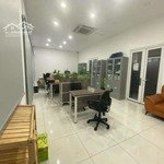 Cho thuê nhà 2 tháng 9 ngang 10m 2 tầng có hầm để xe