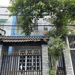 Nhà mới sơn sửa, hẻm 2 oto sạch đẹp. sẵn giường tủ, gần chợ đầu mối tđ