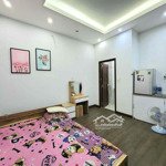 Phòng studio full nội thất free xe ngay mặt tiền đường trương vĩnh ký