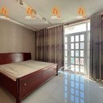 Phòng đẹp ban công thang máy 30m2.