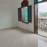 Cho thuê văn phòng mặt phố nghi tàm,130m2/sàn. giá tốt chỉ từ 15 triệu.