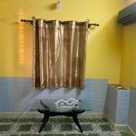 Phòng trọ có máy lạnh và toilet riêng rất an ninh