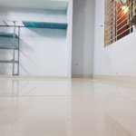 Phòng rộng 30m2, thoáng mát, khu vực an ninh, yên tĩnh, phường 11