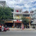 Mặt tiền nguyễn gia trí (d2)- bình thạnh