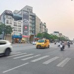 Tọa lạc mặt phố, vỉa hè rộng, đường đôi, vị trí vàng kinh doanh, lô đất 3 thoáng, mặt tiền to