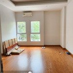 Cho thuê nhà ngõ 214 nguyễn xiển, 100m2 x 2 tầng, 9 triệu/tháng, ô tô tải đỗ cửa