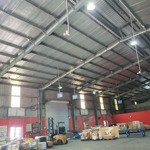 Cho thuê 2100 m2 nhà xưởng gần cầu thăng long