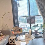 Chủ nhà cần tiền bán nhanh căn góc 2 ngủ view vinhomes giá chỉ 2 tỷ đã bao 5% ra bìa. liên hệ: 0921928508