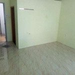 Phòng 20m2 toilet riêng, hình thật