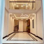 Bán nhà lạc long quân 42m2 nhà đẹp lô góc ngõ thông ở luôn 9.6 tỷ