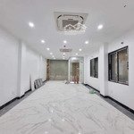 Cần bán gấp nhà đường khuất duy tiếndiện tích110m2, 8 tầngô tô đỗ cửa,ngõ thông,dòng tiền 100 triệu giá bán 23 tỷ