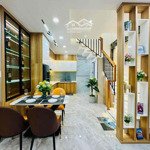 Bán gấp nhà, quận 11- mua nhà tặng hẻm. dtsd: 90m2, giá: 3,7 tỷ tl.