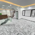 Cho thuê nhà hoàng hoa thámdiện tích70m2x6t nhà đẹp có thang máy thích hợp làm vp du học, ttnn, giá 35 triệu