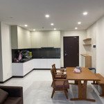 Thu hồi vốn, bán lỗ căn hộ 3 phòng ngủ2 vệ sinh102m2 tầng cao, view đẹp, full nội thất. chuyên hàng đẹp giá tốt.