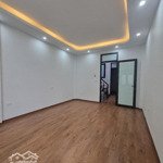 Anh lượng bán nhà chính chủ 36m2 , 40m ra đường ô tô , 2 mặt thoáng , khu vực rất phát triển , 4ty2