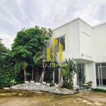 Villa gần quốc hương 450m2 1 lầu, giá 60 triệu/tháng