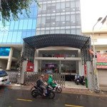 Cho thuê toà nhà văn phòng q3 .dt : 10x22m .hầm 8 tầng.giá thuê 200tr