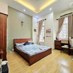 - nhà lê quang định p7 bình thạnh, 4x16, giá 10 tỷ, hàng vip bao đầu tư tốt.