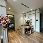 Bán căn hộ 2 phòng ngủ 2 vệ sinhthe landmark onsen ecopark view hồ thiên nga full đồ đẹp liên hệ : 0862292456