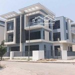 Không ở đến cần bán căn biệt thự an quý villa giá tốt. liên hệ: 0979220466