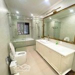 Biệt thự full nội thất cao cấp, có thang máy. diện tích: 120m2, giá bán 20 triệu/tháng. liên hệ: 0902.746,319