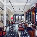 Cho thuê nhà phố quán sứ. dt: 200m2, mặt tiền 15m, vỉa hè rất rộng, nhà mới sửa đẹp.