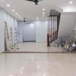 Cho thuê nhà 2 tầng 115m2 3pn mặt tiền núi thành