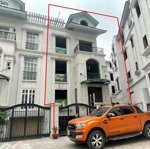 Cần bán nhanh biệt thự lô góc đường võ chí công diện tích 180m2 - 4 tầng view vườn hoa, giá mềm