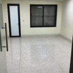 Mình chính chủ cho thuê văn phòng 30m2 mặt phố nguyễn khang chỉ 5 triệu. lh 0971016095