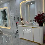 Cho thuê nhà mặt tiền khu spa bàn cờ quận 3 doanh thu 15 tỷ/năm