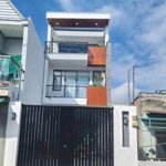 Chính chủ cần bán nhanh căn nhà hiện đại 1t 2 lầu(100m2) trung tâm xã bình chánh, huyện bình chánh