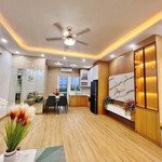 Chính chủ bán nhà tập thể view hồ đắc di, 75m2, 2 sân rộng, ô tô đỗ cửa