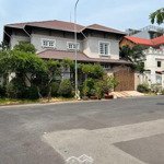 Bán villa 2 tầng 560m2 full nội thất, sân vườn rộng 52 tỷ. đường 66 nvh, thảo điền. đường rộng 12m.