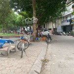 Nhà nhỏ ô đồng lầm, hồ ba mẫu